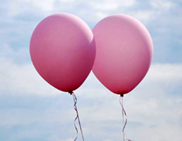 dwa balony na tle nieba